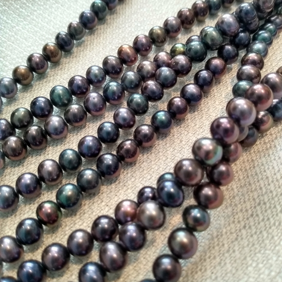 Jewelry - Peacock Pearl 100 inch Necklace